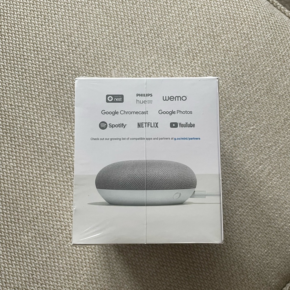 Google Home Mini - Picture 3 of 5